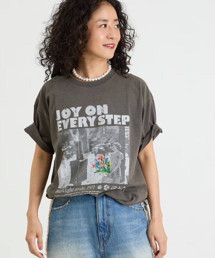Photo Print Flower Embroidery Crew Neck T-Shirt