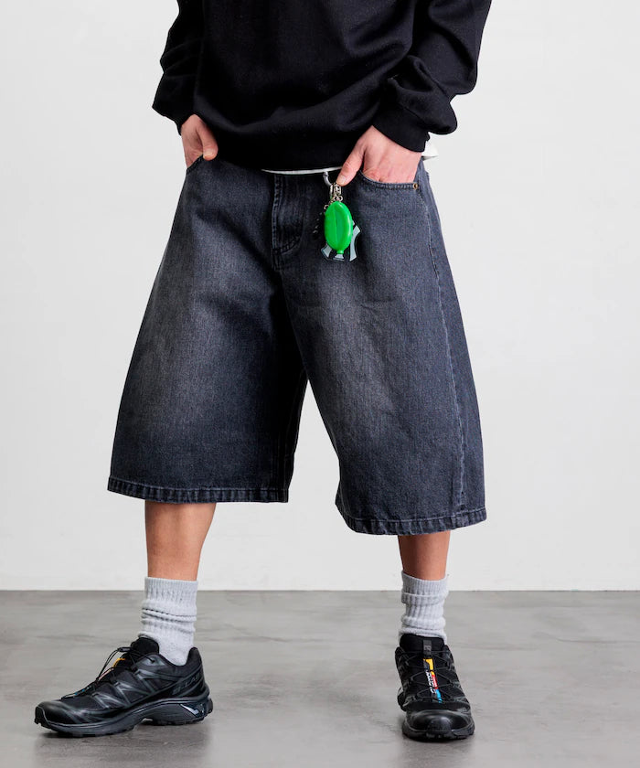 Wide Silhouette One Wash Curved Denim Cropped Shorts