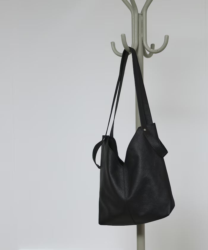 Leather 2-way triangle tote / water-repellent leather / A4
