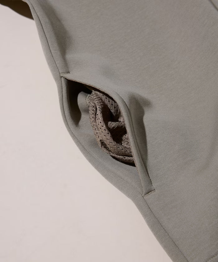 Big Silhouette Spindle Cardboard One Point Logo Snap Button Sweat