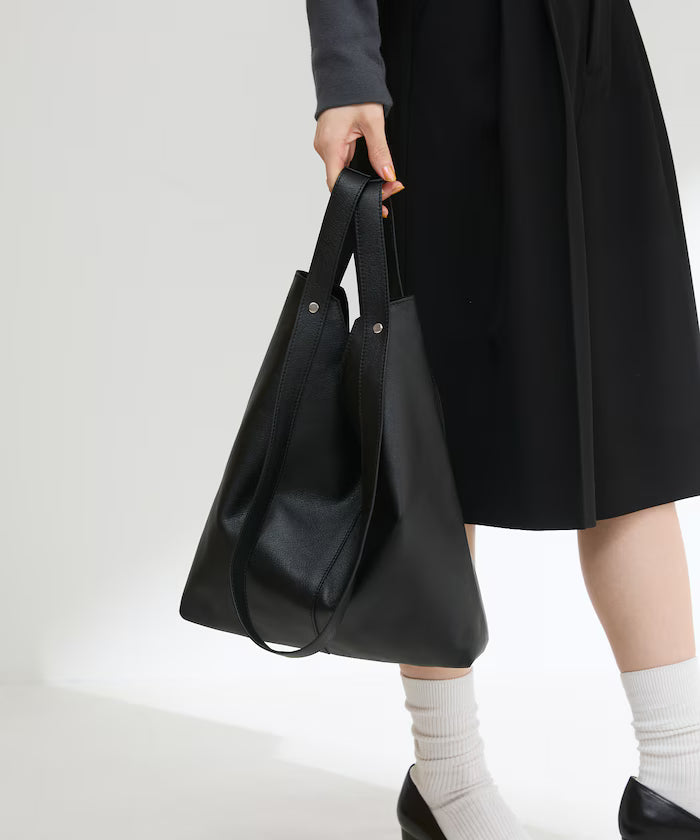 Leather 2-way triangle tote / water-repellent leather / A4