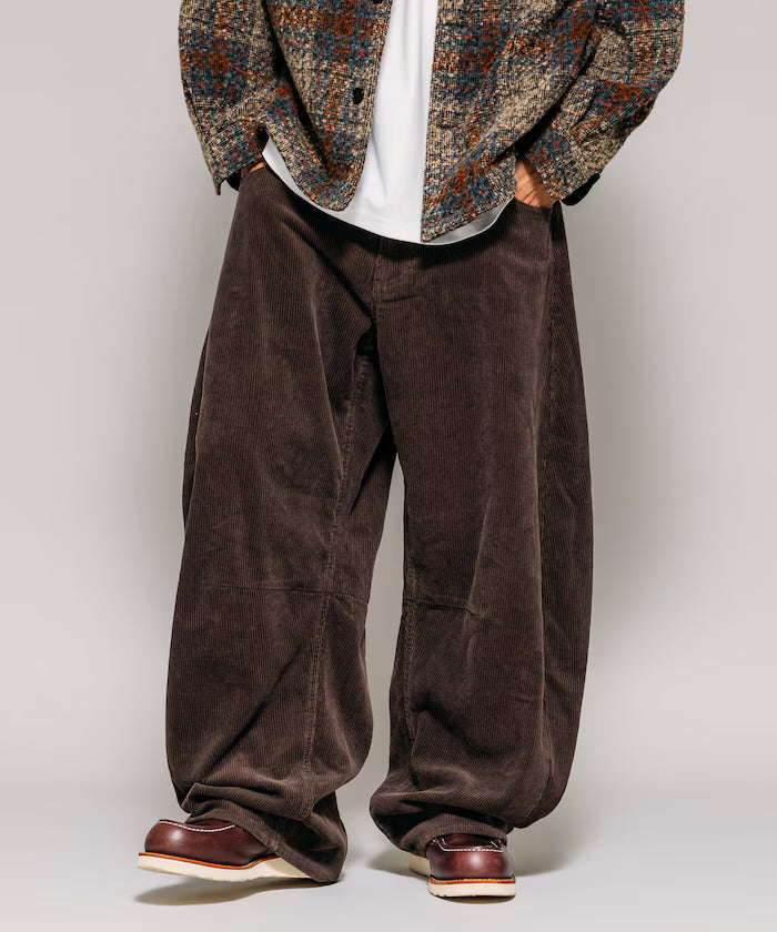 Wide Silhouette One Wash Curve Corduroy Pants - Brown