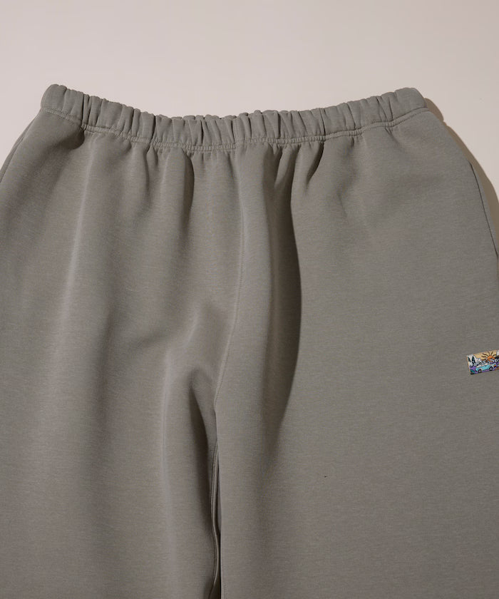 Big Silhouette Cardboard One Point Logo Spindle Sweat Pants
