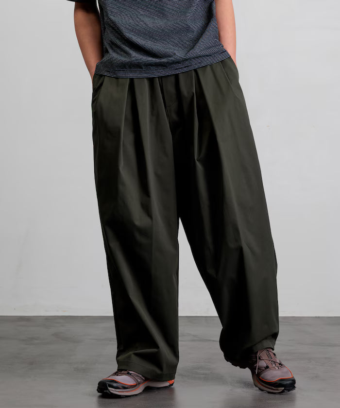 Wide Silhouette Poly chino Tuck Easy Pants 【Limited Release】