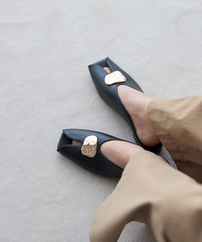 Nuance Plate Open Toe Shoes