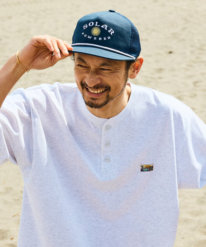 FREAK'S STORE for BEACH & FES Relax Fit One Point Logo Spindle Henley Neck T-Shirt