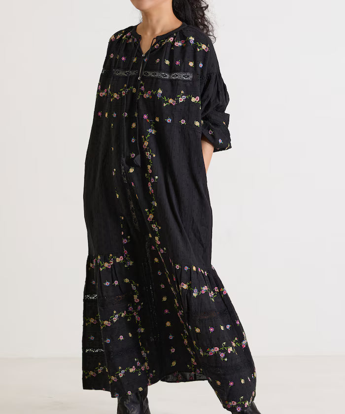 Dobby Floral Embroidery x Lace Dress