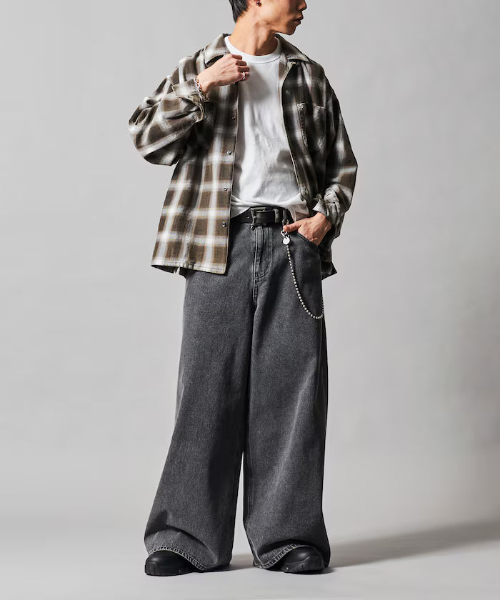 Wide Flare Silhouette Denim Pants [Limited Edition]