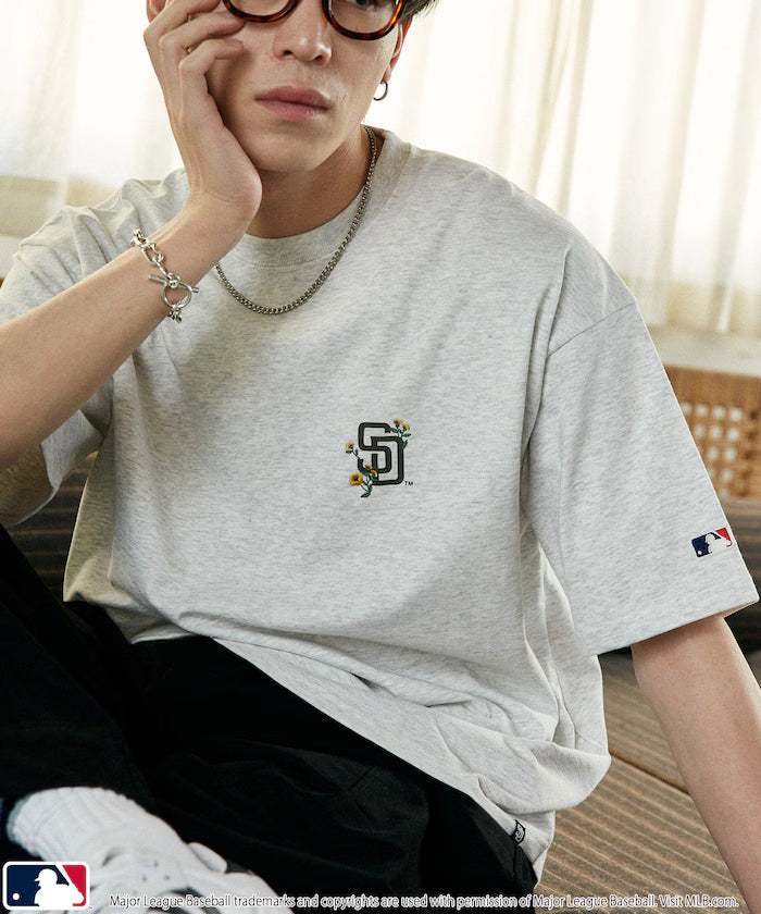 Limited Edition MLB One Point Flower Embroidery T-Shirt - Light Gray