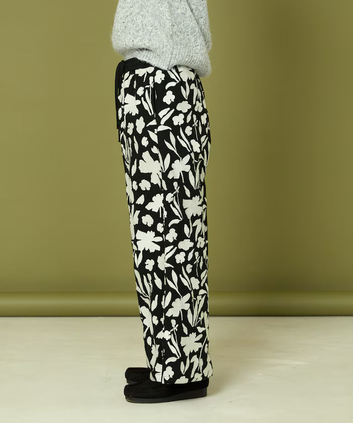 Monotone Embroidered Easy Pants