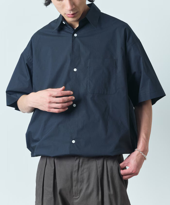 Wide silhouette spindle regular collar short sleeve shirt / hem code [limited edition]