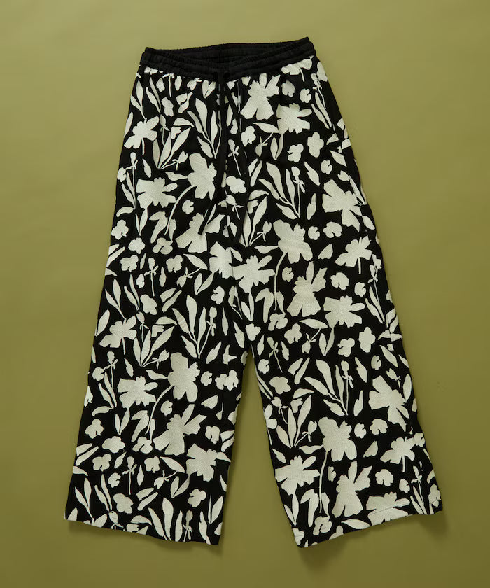 Monotone Embroidered Easy Pants