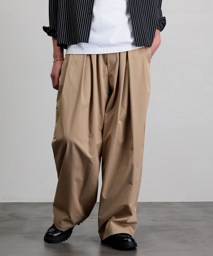 Wide Silhouette Poly chino Tuck Easy Pants 【Limited Release】