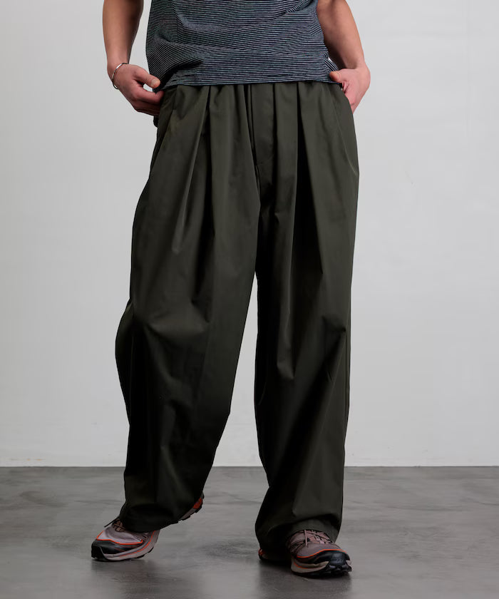 Wide Silhouette Poly chino Tuck Easy Pants 【Limited Release】