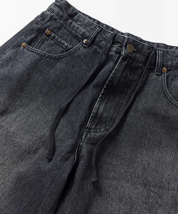 Wide Silhouette One Wash Curved Denim Cropped Shorts