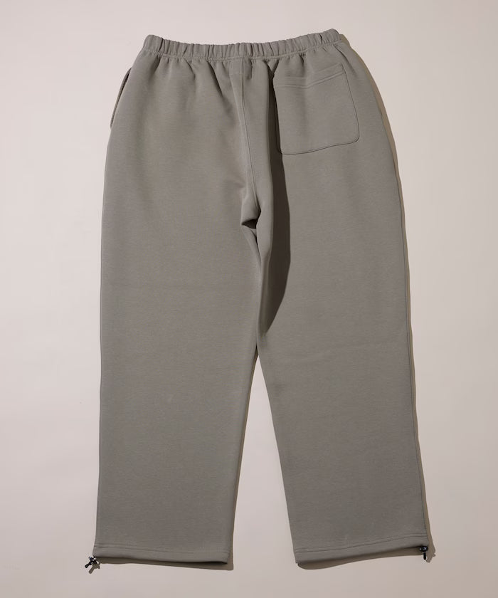Big Silhouette Cardboard One Point Logo Spindle Sweat Pants