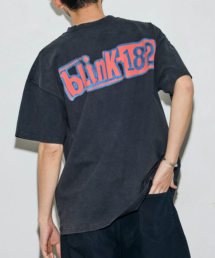 【EXCLUSIVE】BLINK182 alien print Tee / Blink 182 Alien Graphic Print Crew Neck T-Shirt