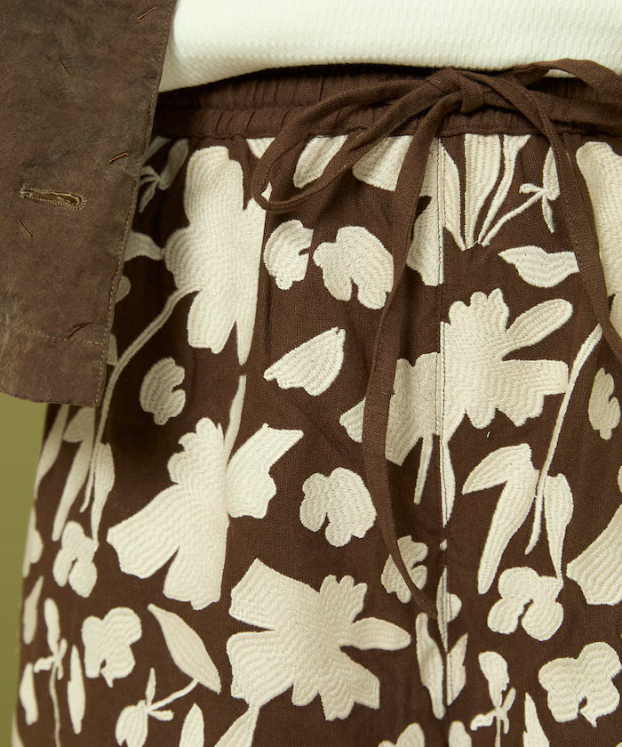 Monotone Embroidered Easy Pants