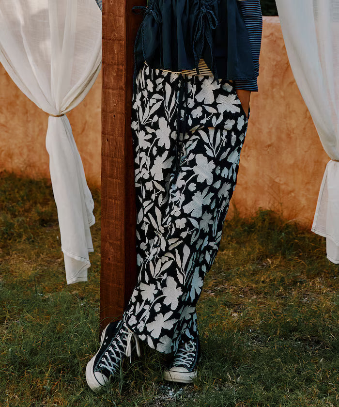 Monotone Embroidered Easy Pants