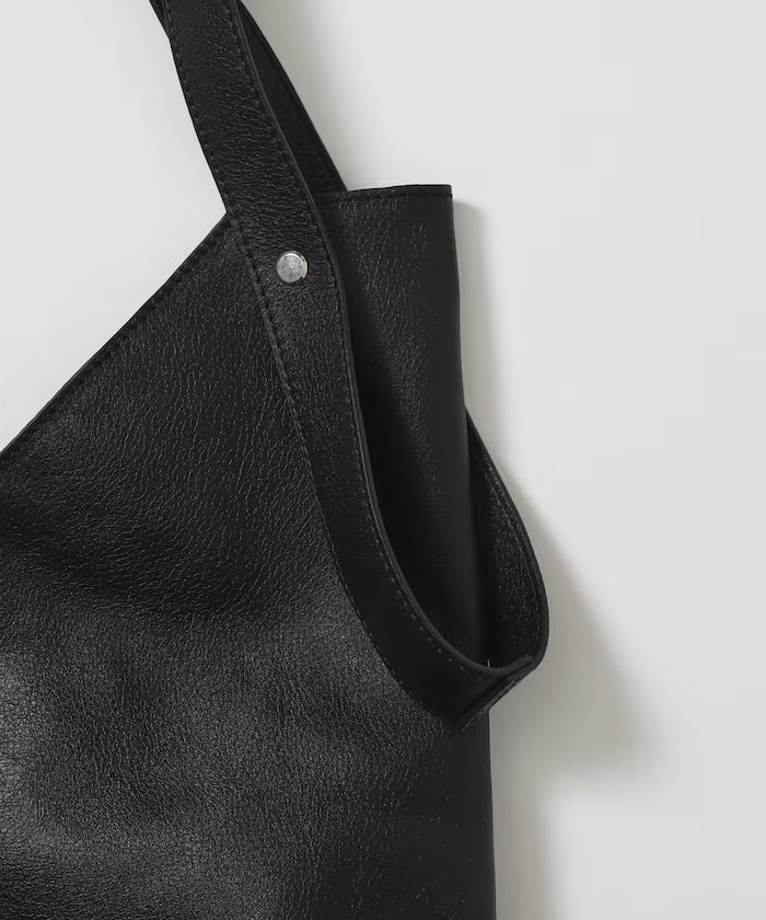 Leather 2-way triangle tote / water-repellent leather / A4