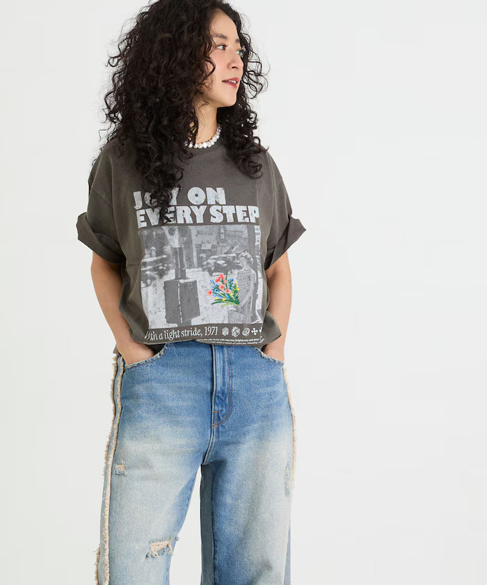 Photo Print Flower Embroidery Crew Neck T-Shirt