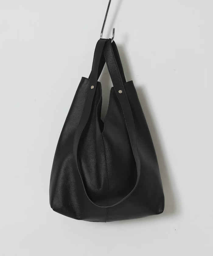 Leather 2-way triangle tote / water-repellent leather / A4