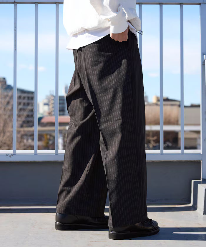 Wide Straight Silhouette One-Tuck Slack Pants
