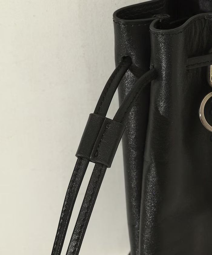 Leather Drawstring Shoulder Bag / Cowhide / Water-Repellent Leather
