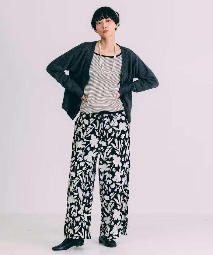 Monotone Embroidered Easy Pants