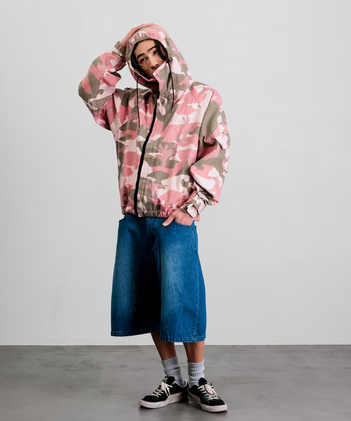 Wide Silhouette One Wash Curved Denim Cropped Shorts