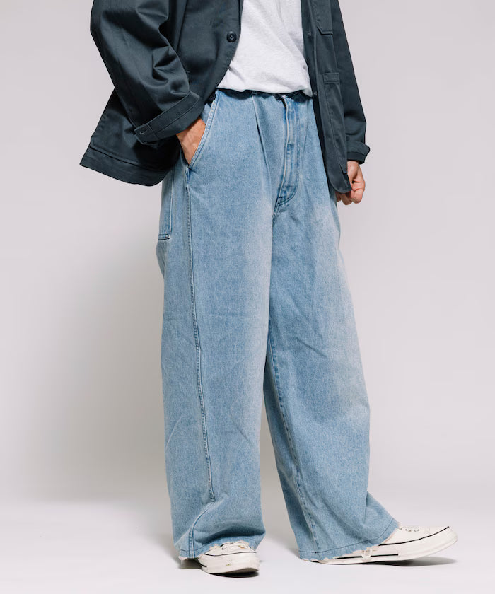 Wide Silhouette Straight Denim