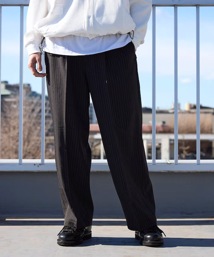 Wide Straight Silhouette One-Tuck Slack Pants