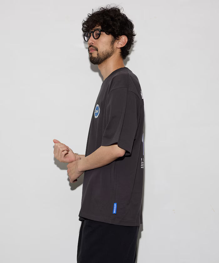 [Release on 5/22 12:00~] Brighton & Hove Albion FC - SEAGULLS UNIFORM GRAPHIC TEE