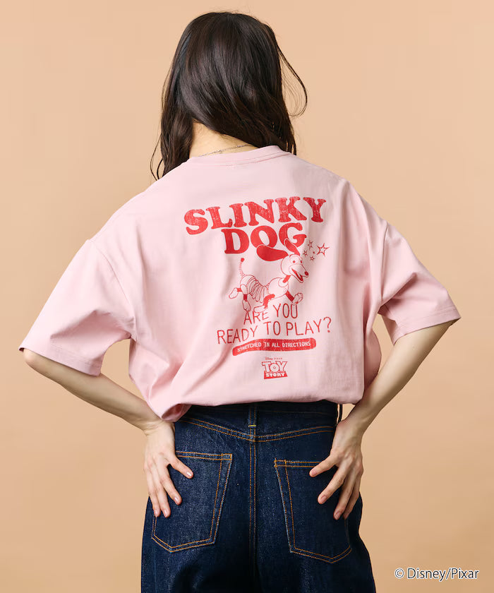 [TOY STORY] Exclusive Back Print Crew Neck T-Shirt / Slinky Dog [Limited Edition] - Pink