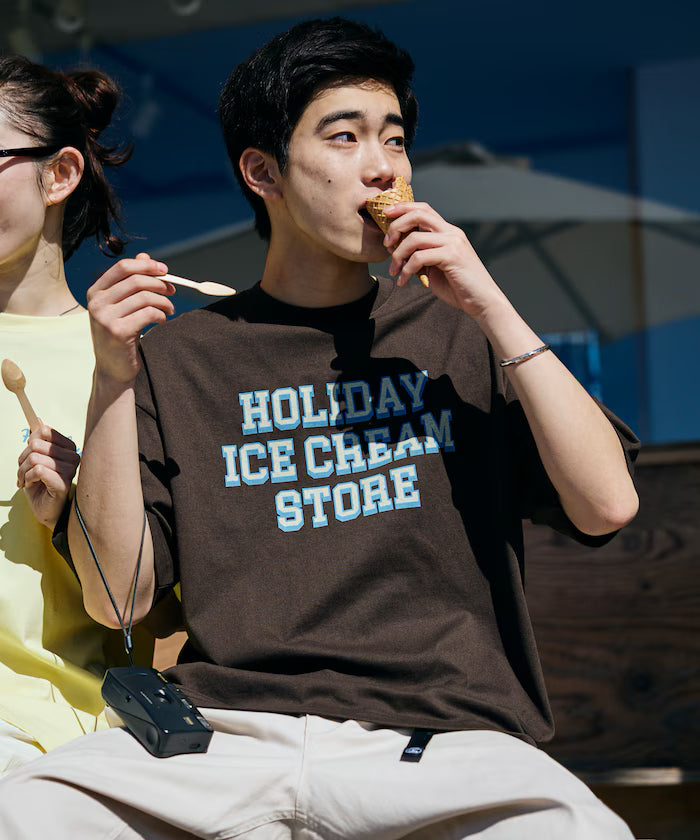HOLIDAY ICECREAM×FREAK'S STORE Limited Edition Big Silhouette College Print Crew Neck T-Shirt - Brown