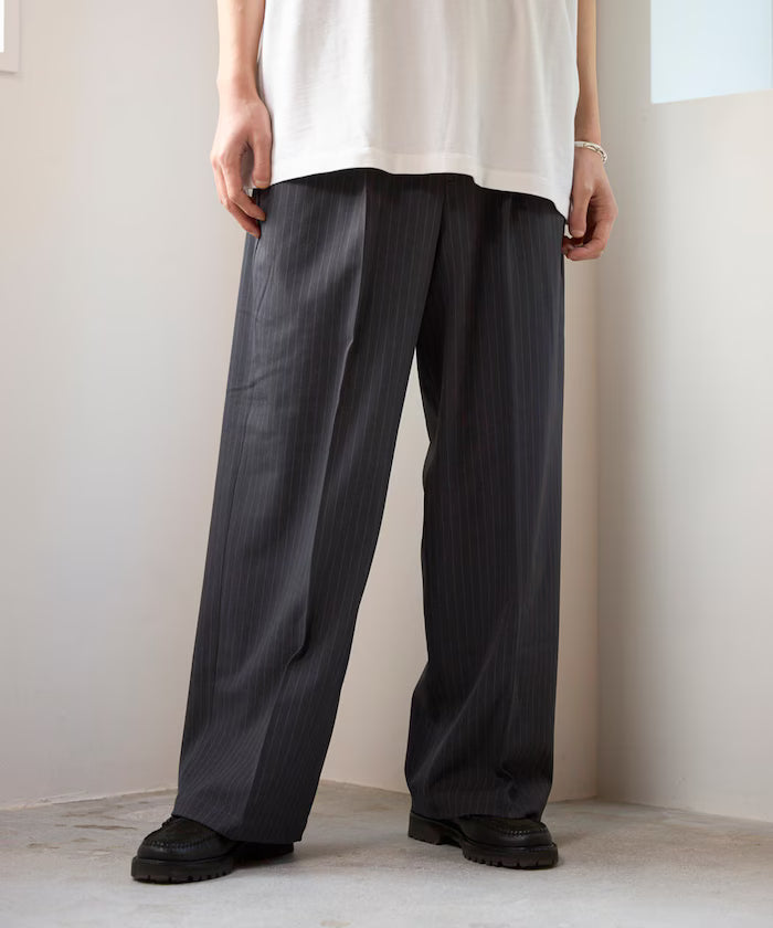 Wide Straight Silhouette One-Tuck Slack Pants