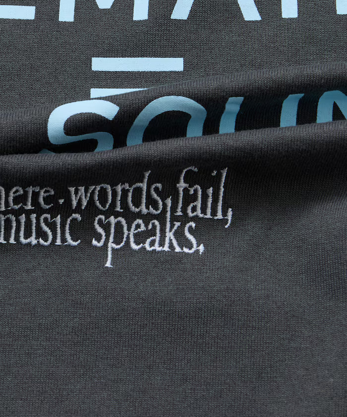 Big silhouette one-point embroidery back print hem code pocket T-shirt [Limited Edition]