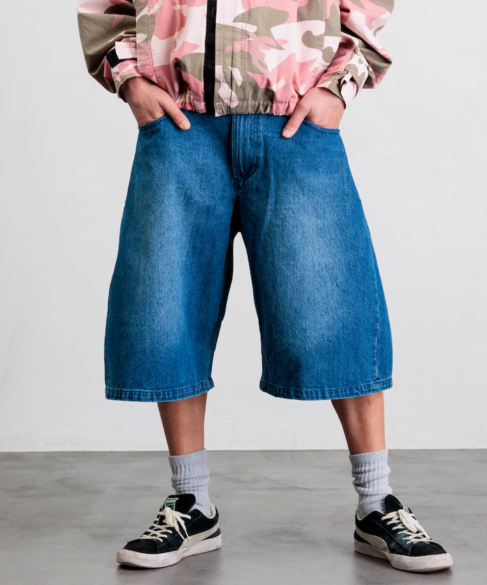 Wide Silhouette One Wash Curved Denim Cropped Shorts - Blue