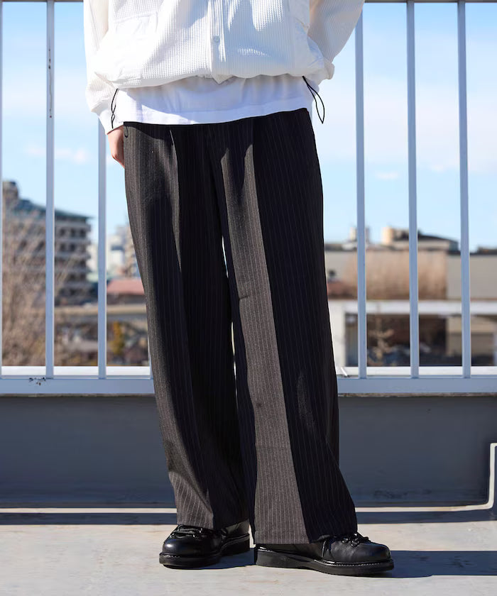 Wide Straight Silhouette One-Tuck Slack Pants