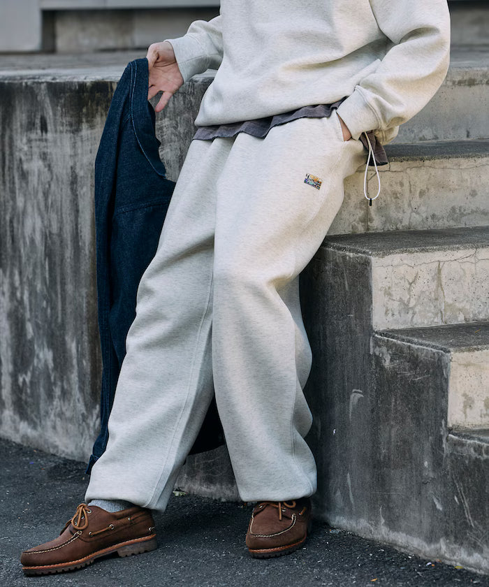 Big Silhouette Cardboard One Point Logo Spindle Sweat Pants - Light Gray