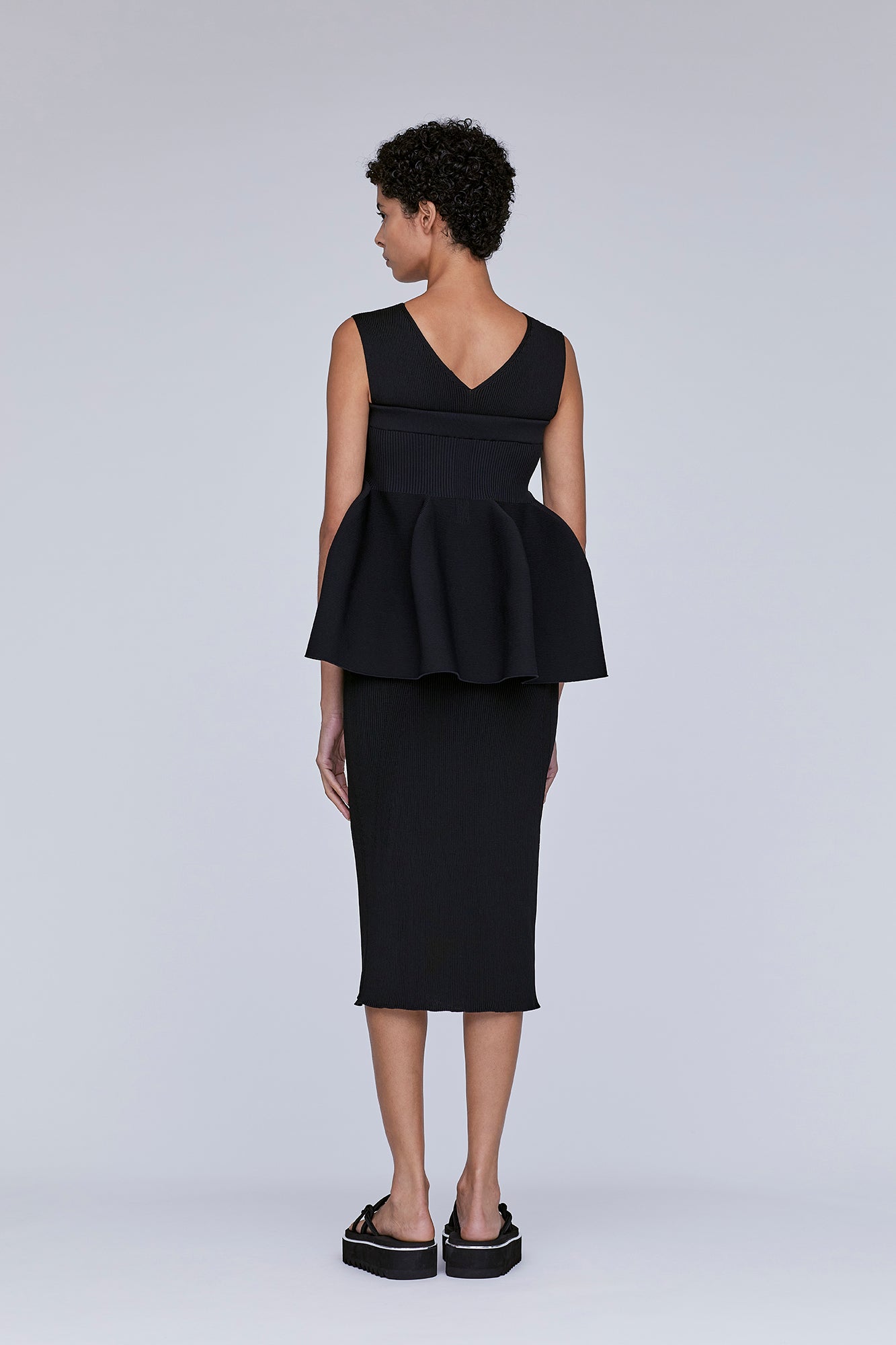 PORTRAIT V-NECK SLEEVELESS DRESS