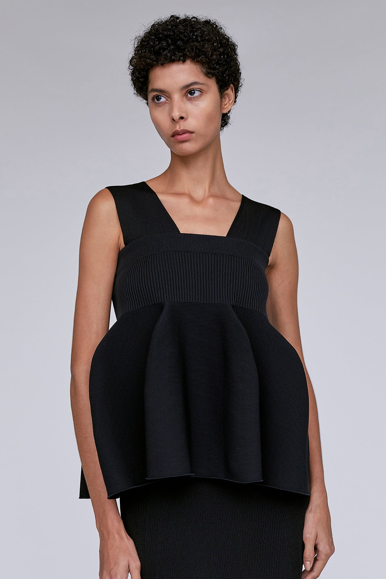 PORTRAIT V-NECK SLEEVELESS DRESS