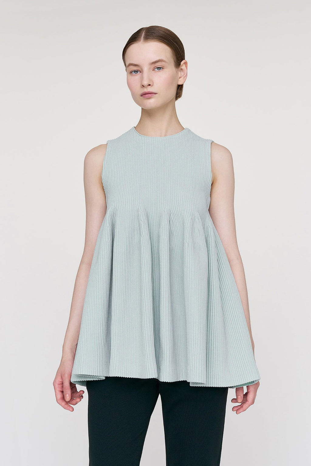 HYPHA BUST FLARE SLEEVELESS TOP