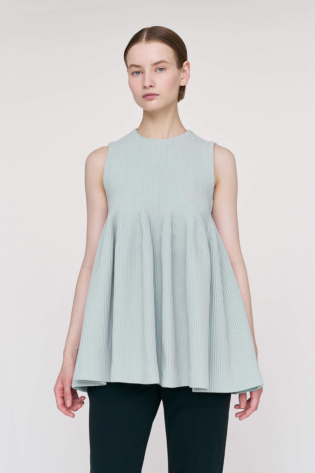 HYPHA BUST FLARE SLEEVELESS TOP