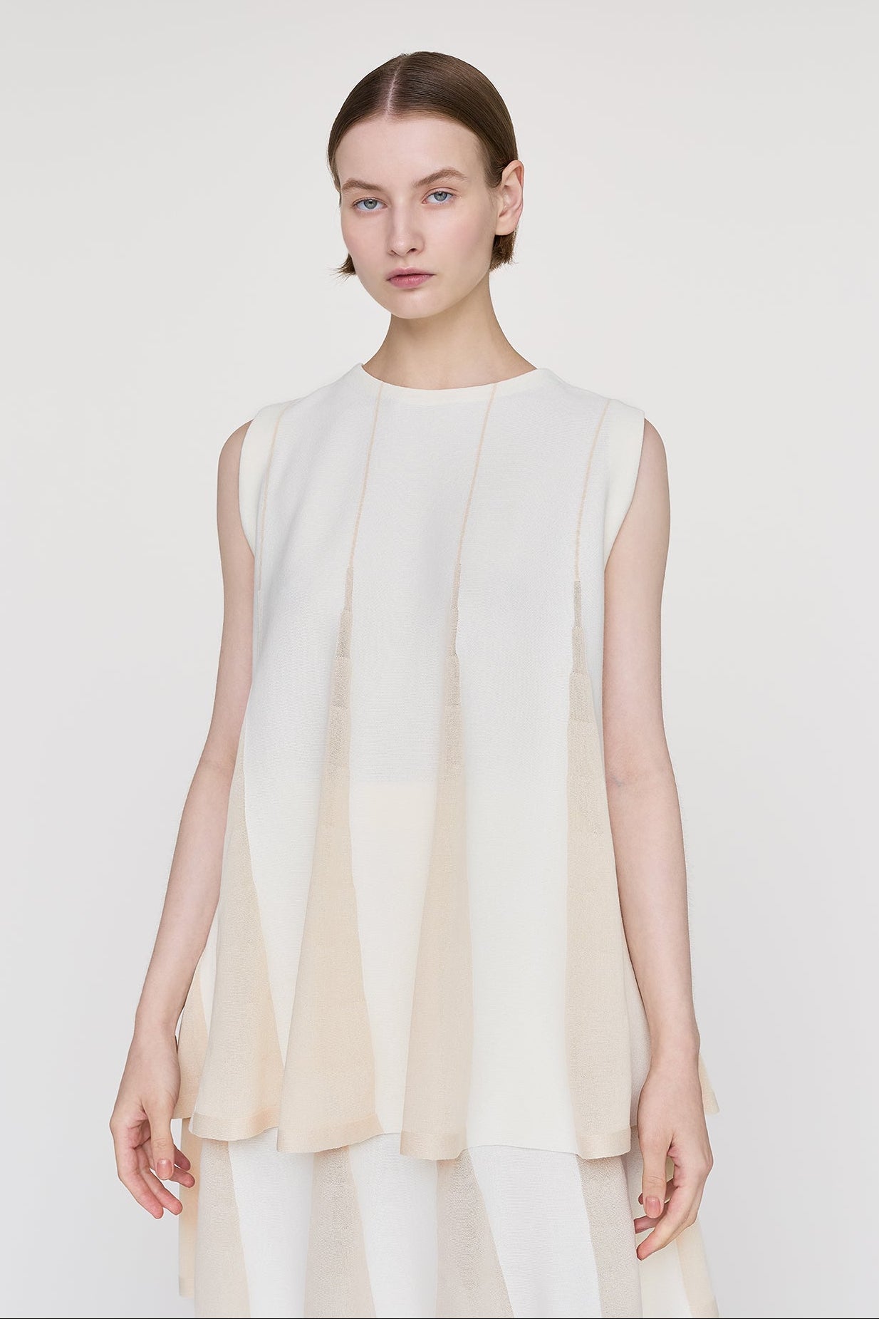 BAMBOO CONIC SLEEVELESS TOP