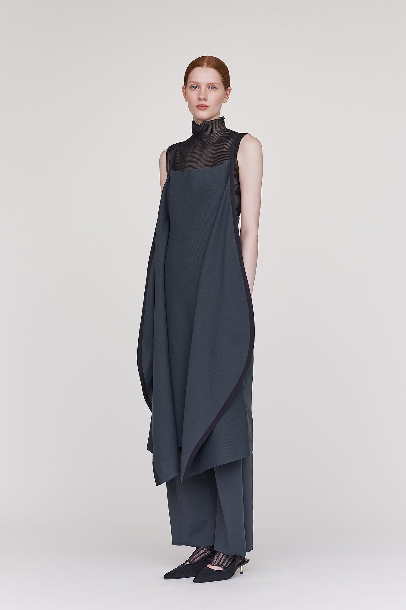 SOFT MILAN APRON ROUND DRESS