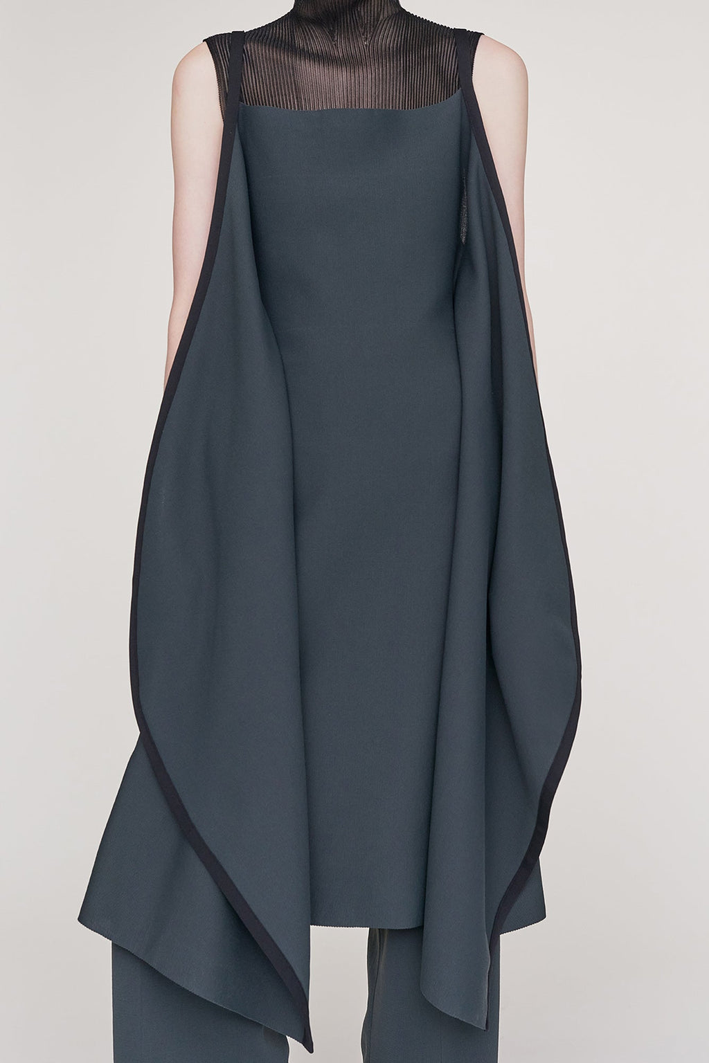 SOFT MILAN APRON ROUND DRESS