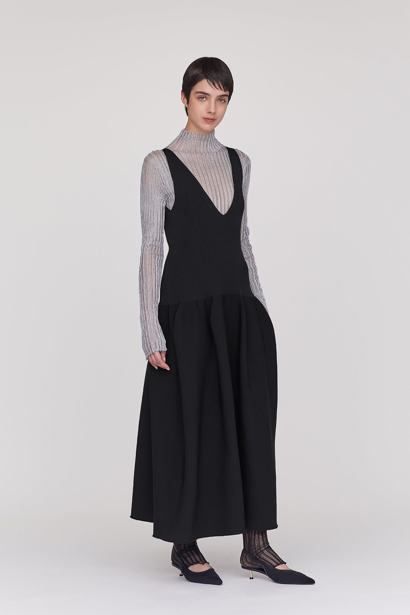 POTTERY V-NECK SLEEVELESS DRESS