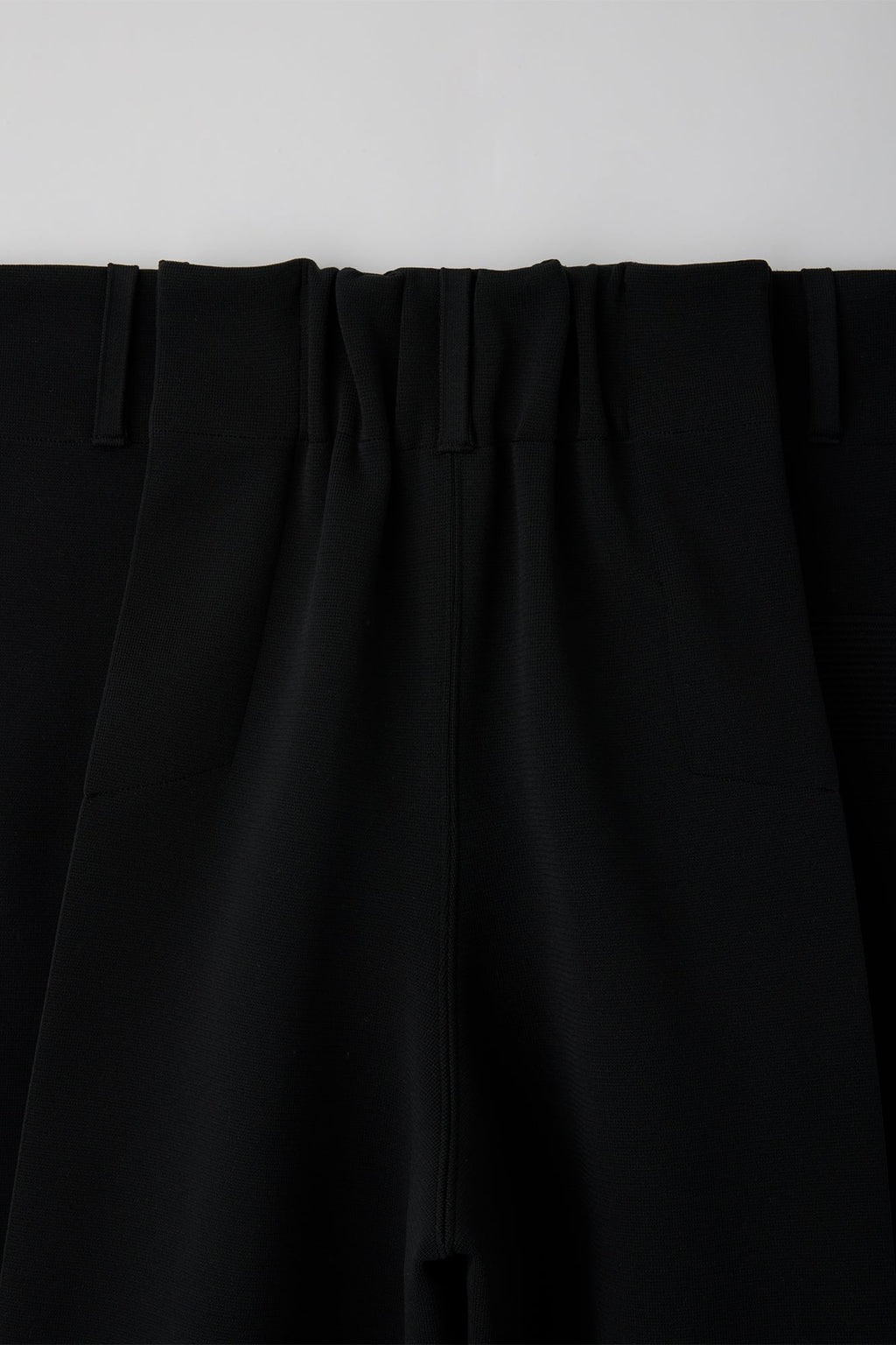 MILAN CREASE HALF PANTS