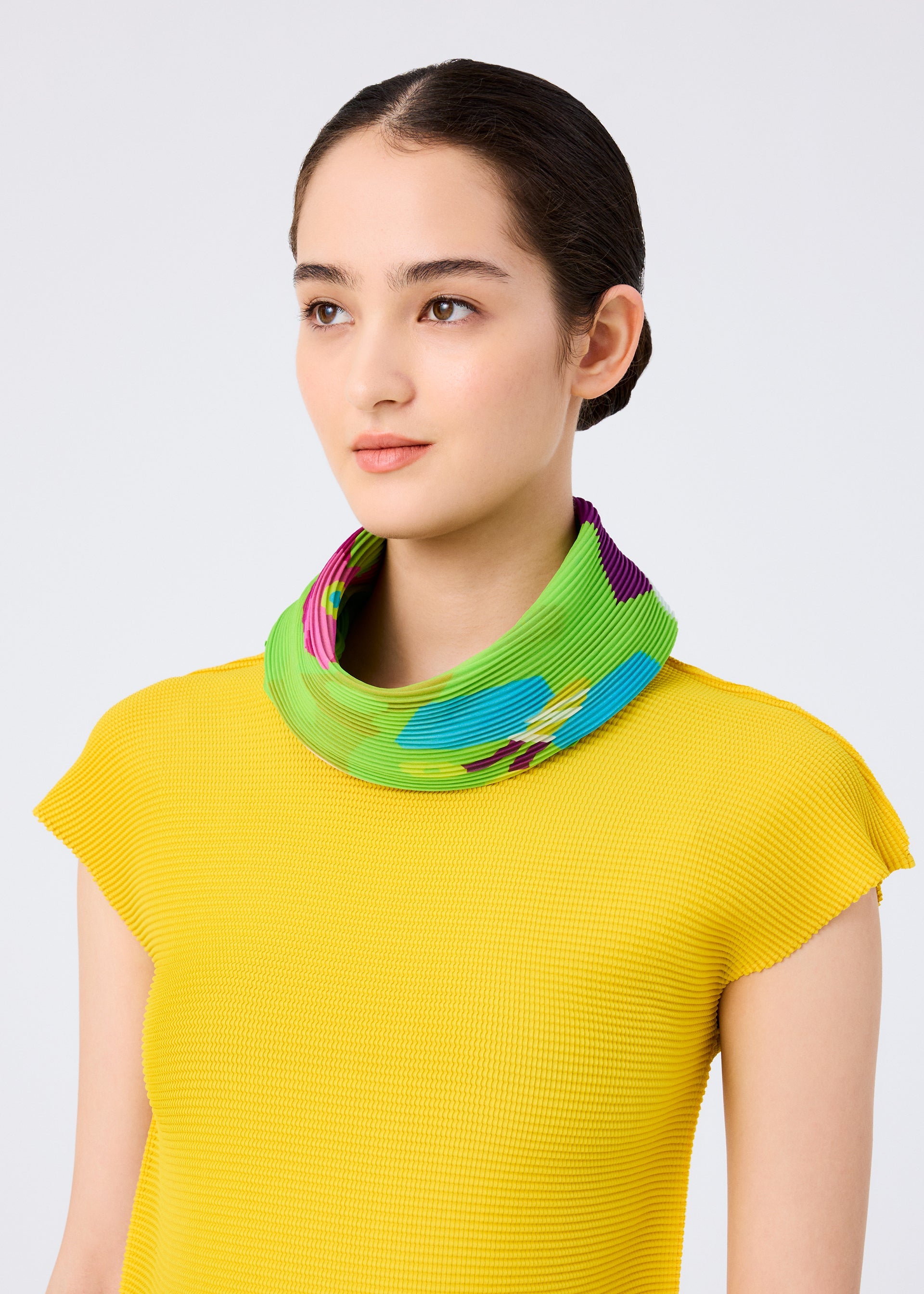Flower Dome Pleats Stole